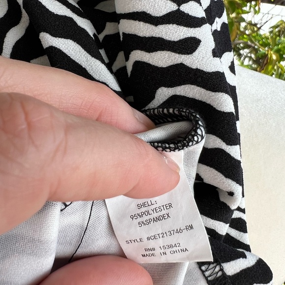 Fun Zebra 🦓 Print Top - Picture 6 of 7